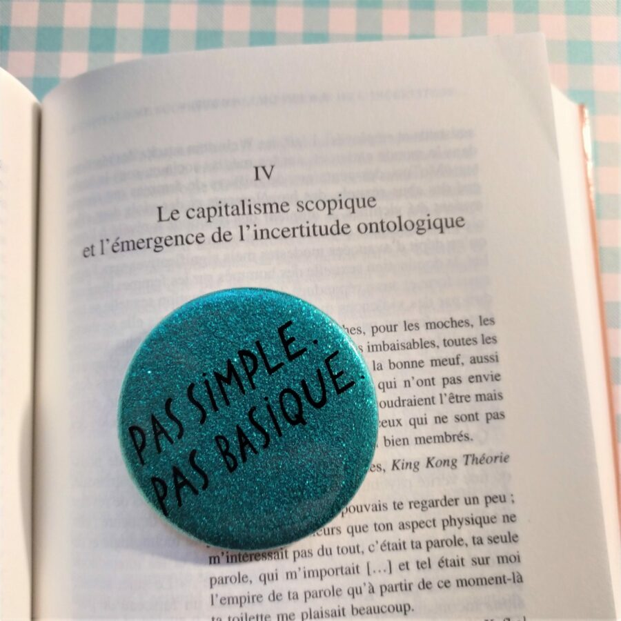 Pas simple. Pas basique.